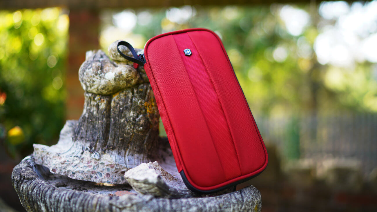 VICTORINOX TRAVEL ORGANISER REVIEW ONE TECH TRAVELLER HERO