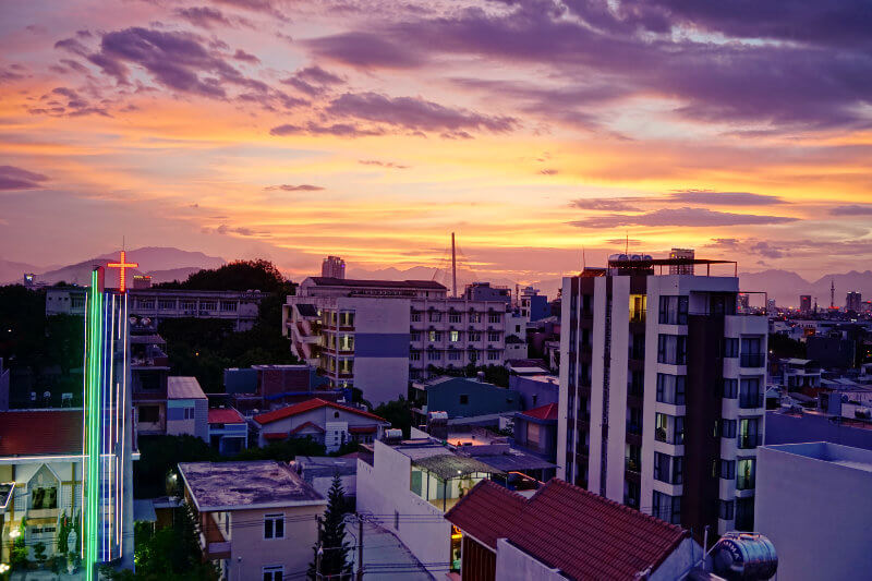 DA NANG VIETNAME ONE TECH TRAVELLER ROOFTOP SUNSET