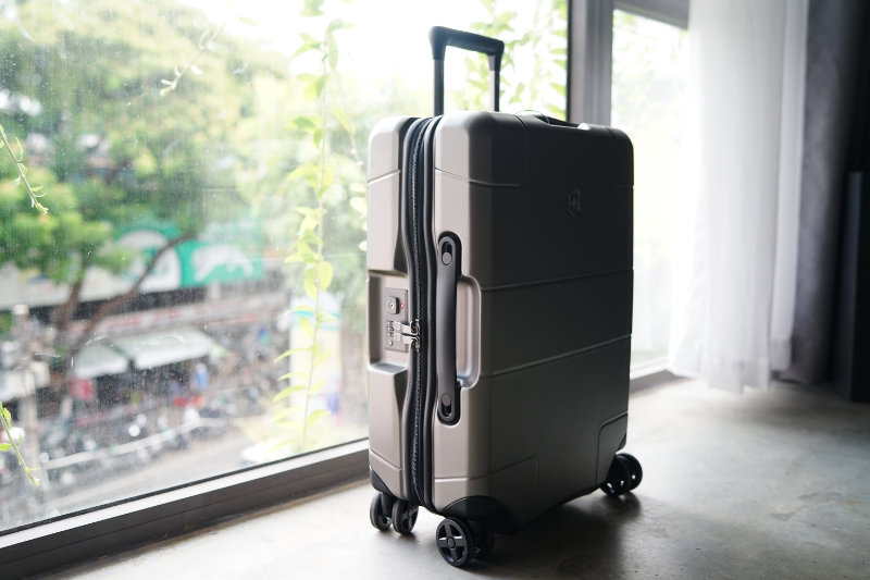 VICTORINOX LUGGAGE ONE TECH TRAVELLER HERO LEXICON GLOBAL CARRY ON